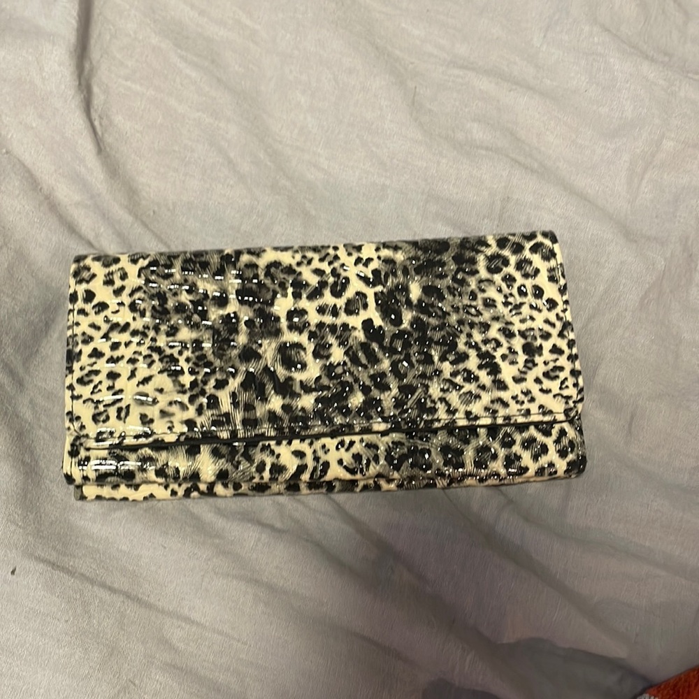 NWOT Van Heusen Patent Leopard Print Wallet Cream Black Shiny